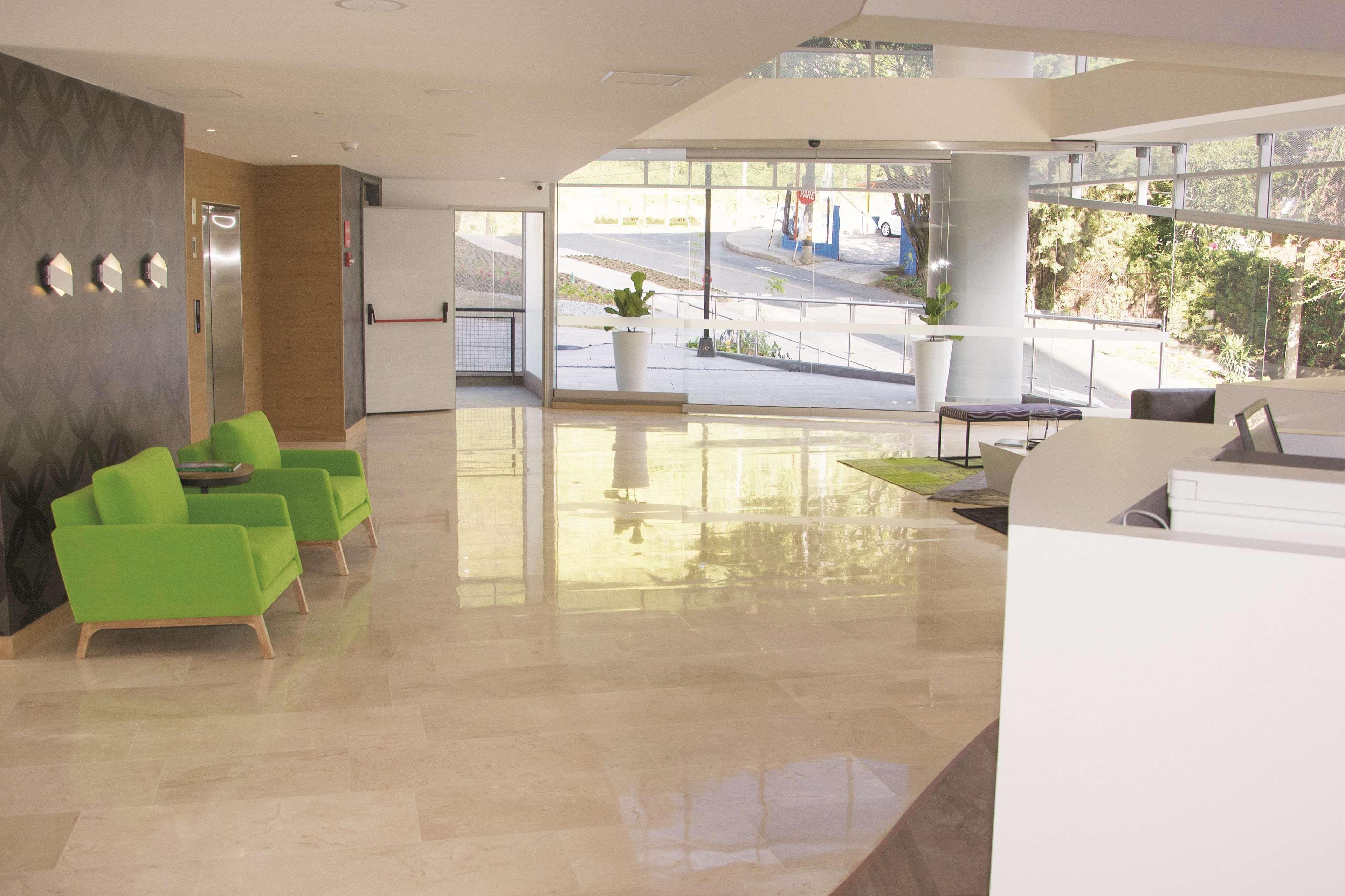 La Quinta By Wyndham Medellin Hotel Exterior photo