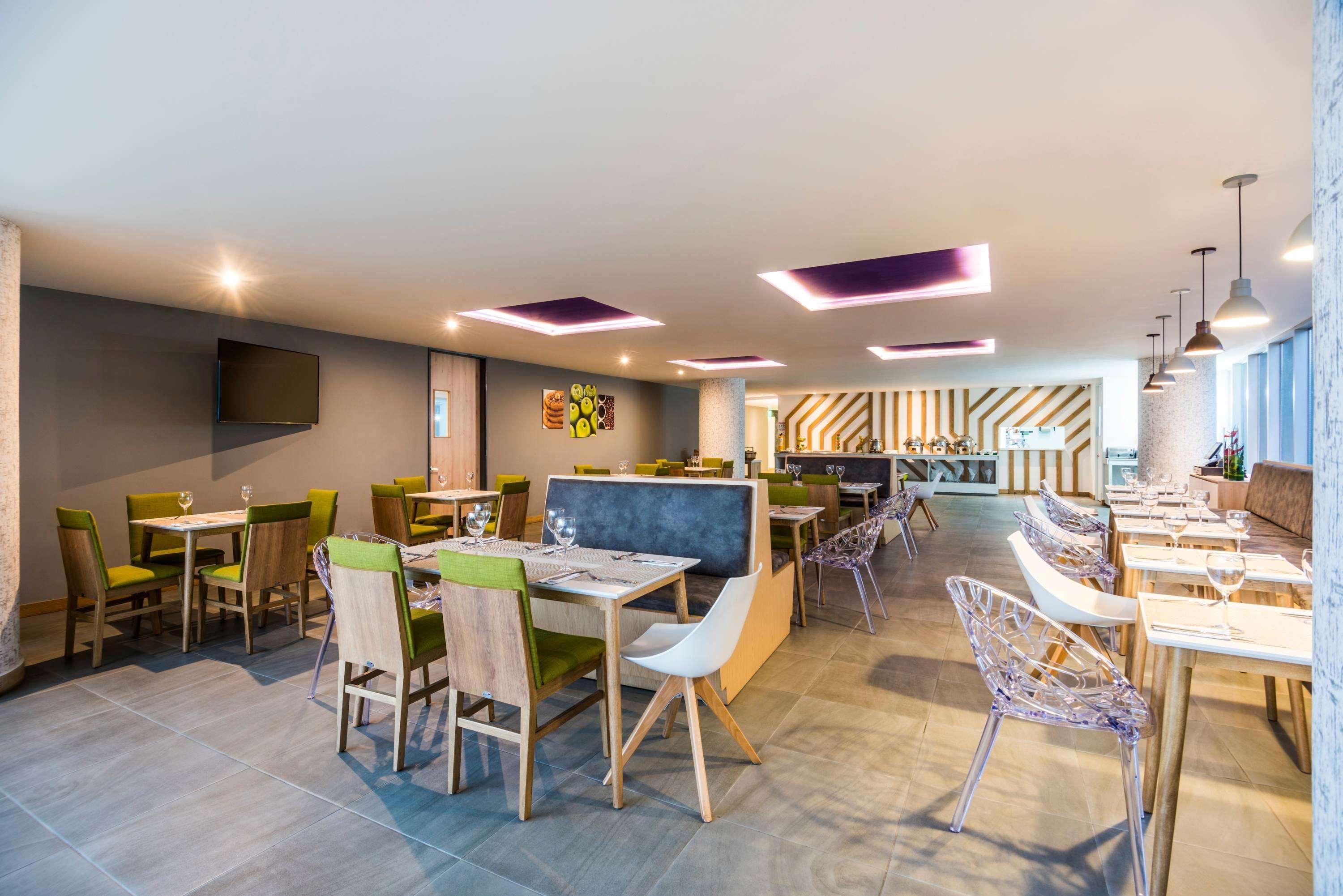 La Quinta By Wyndham Medellin Hotel Exterior photo