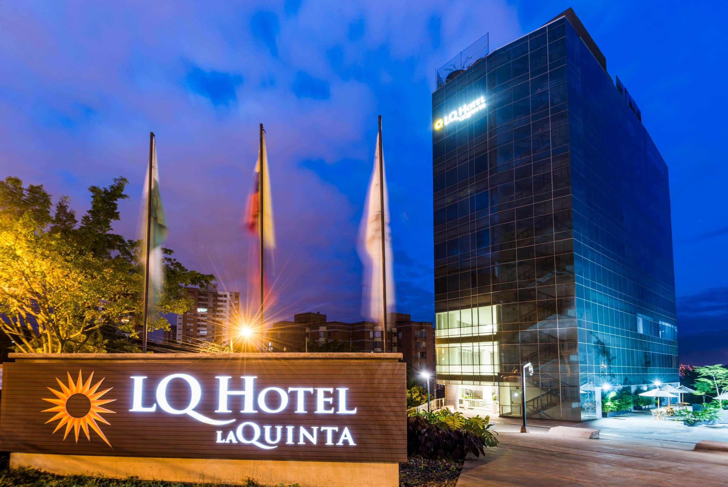 La Quinta By Wyndham Medellin Hotel Exterior photo