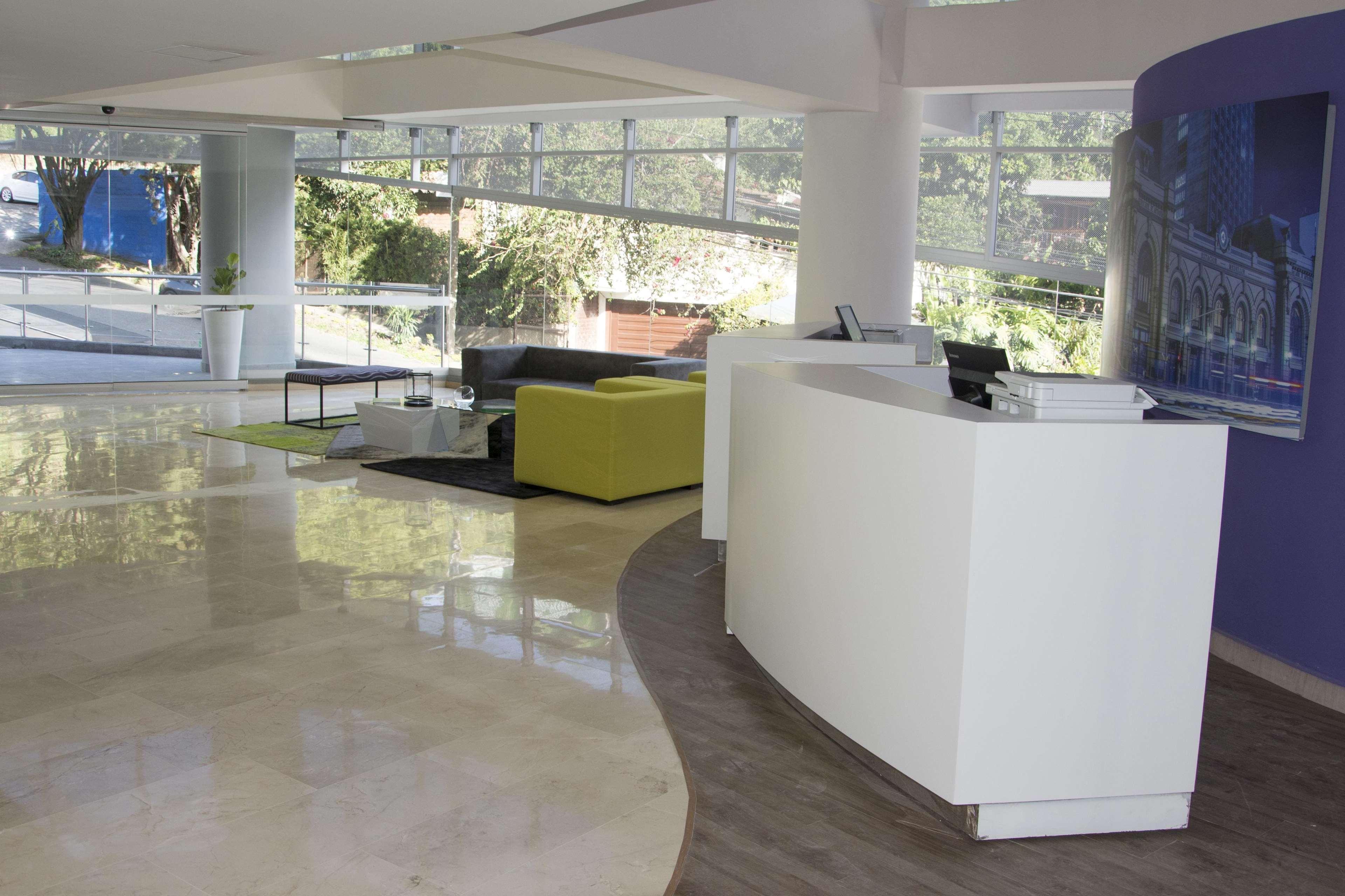 La Quinta By Wyndham Medellin Hotel Exterior photo